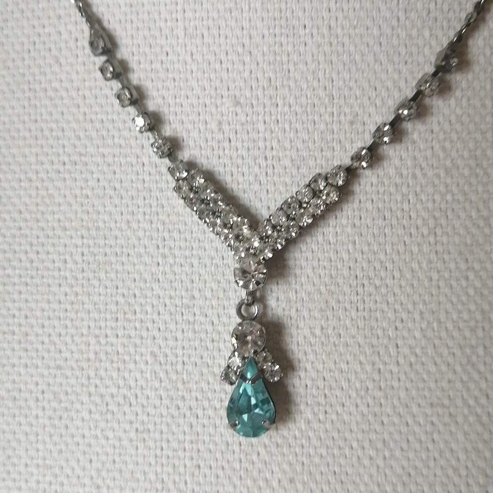 Minimalist Angel Pendant Necklac Teal Pear Rhineston Silver Chain